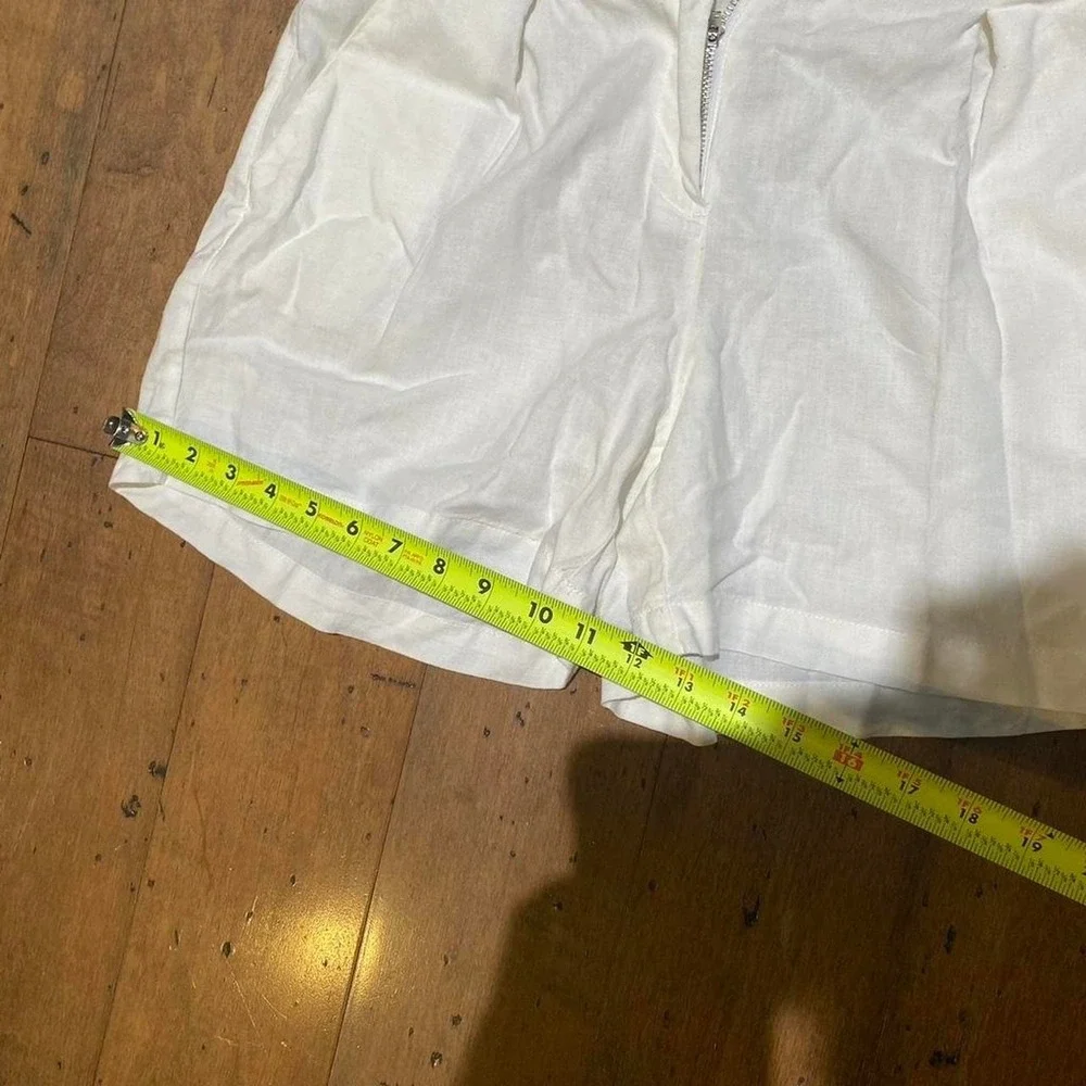 New York & Company White shorts with zipper detail Size S